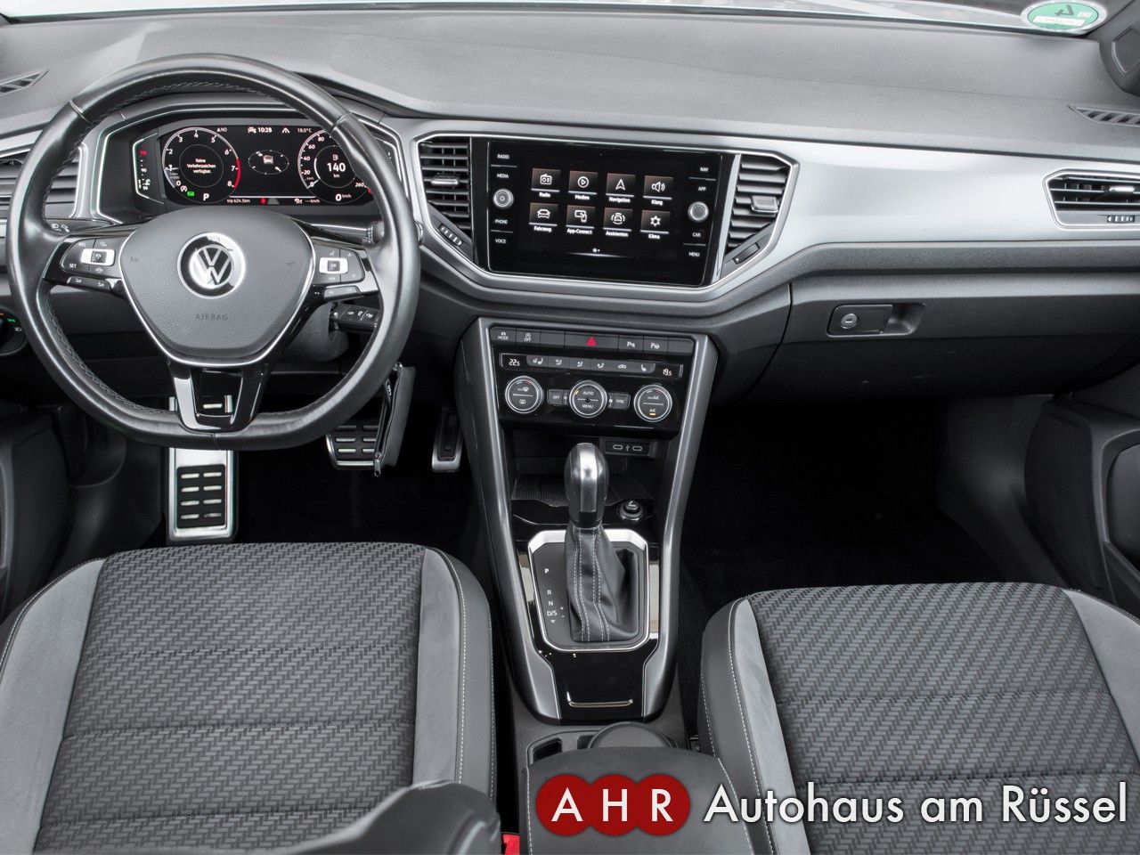 Volkswagen T-Roc R-Line 1.5 TSI - Samsaru's Car Outlet