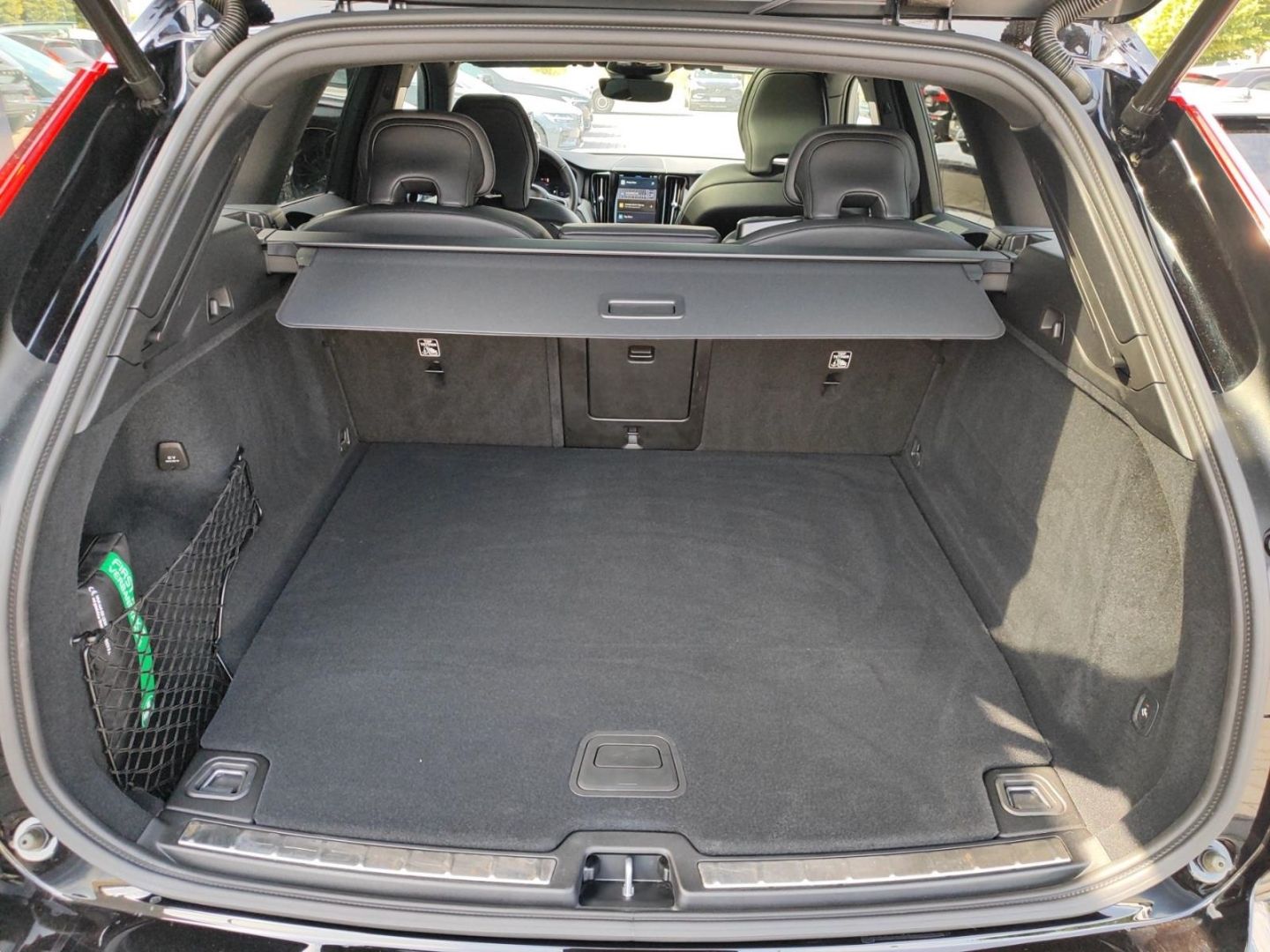 Volvo XC60 T8 Ultra Black Edition Recharge Plug-In Hyb - Samsaru's Car Outlet