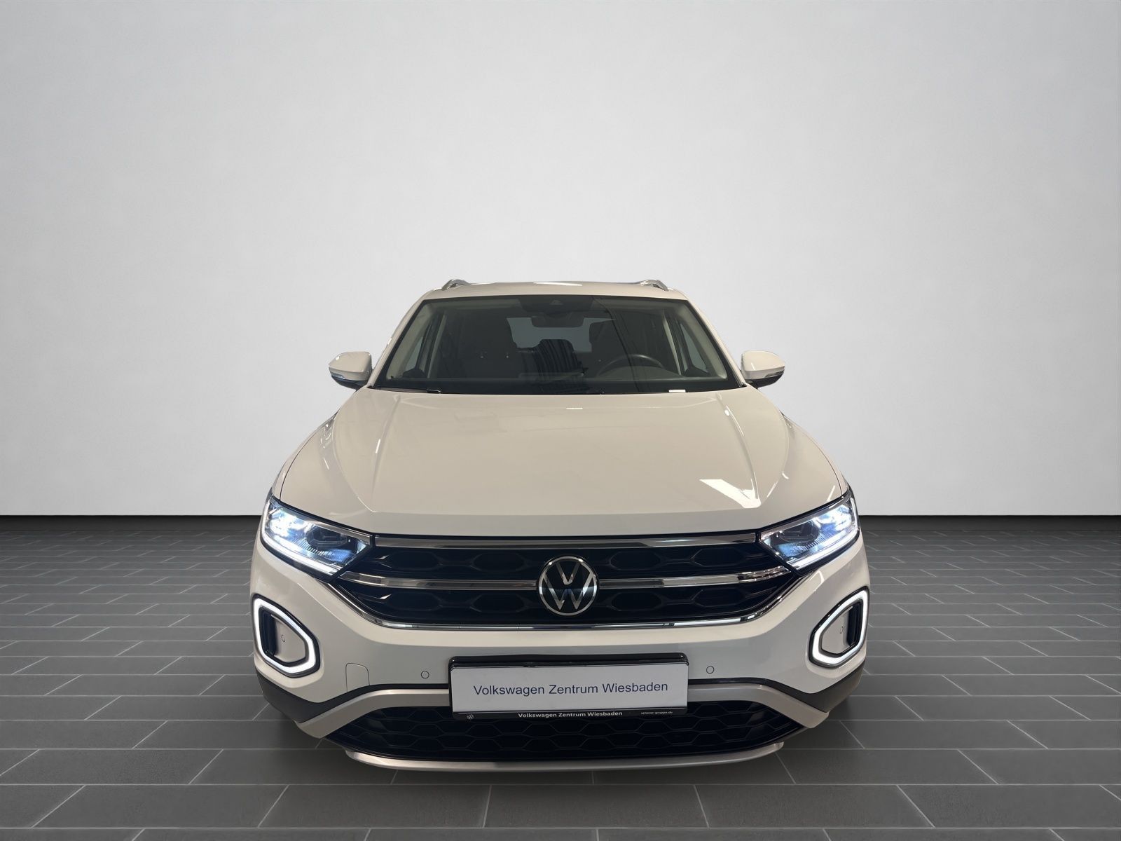 Volkswagen T-Roc 1.5 TSI Style - Samsaru's Car Outlet