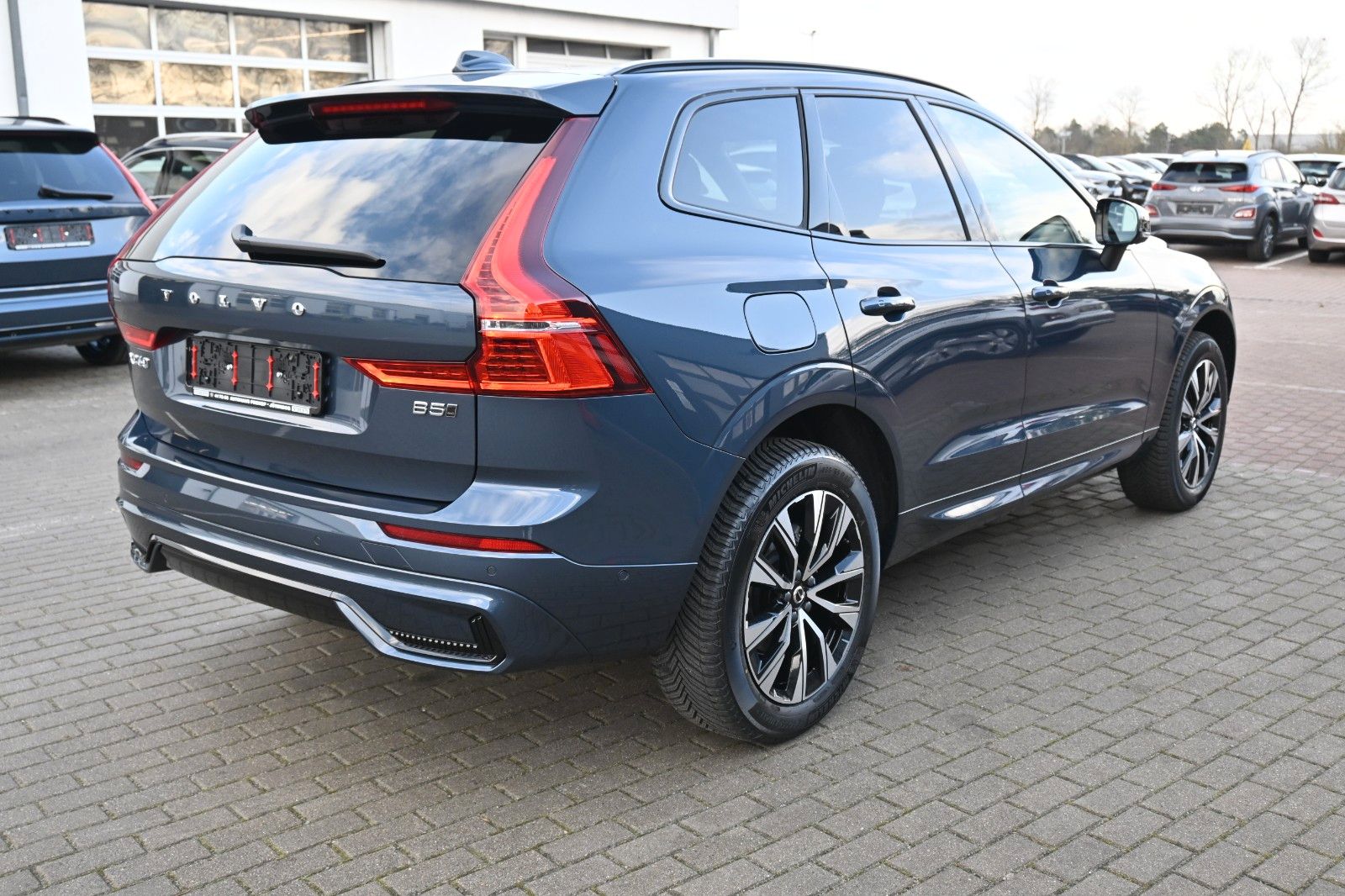 Volvo XC60 B5 AWD Plus Dark*FSHZG*360°*H&K*ACC*AHK