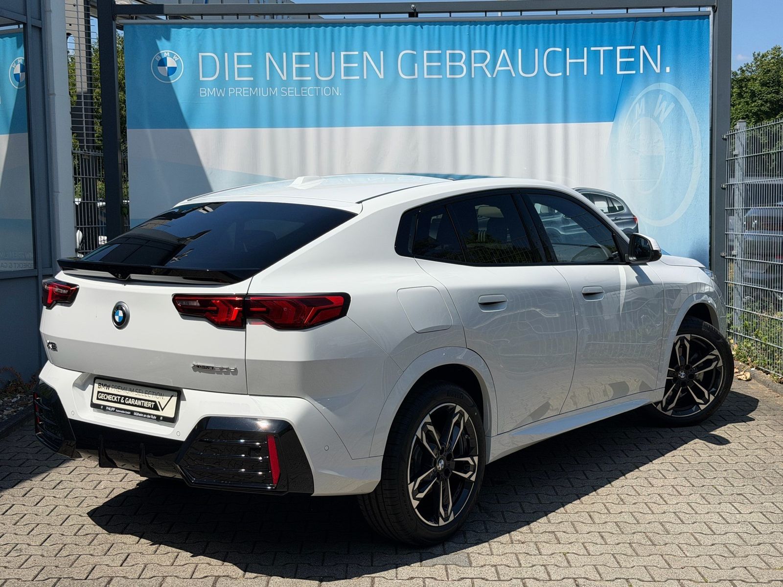 BMW X2 xDrive20d M Sport AHK PANO h&k Massage DA+