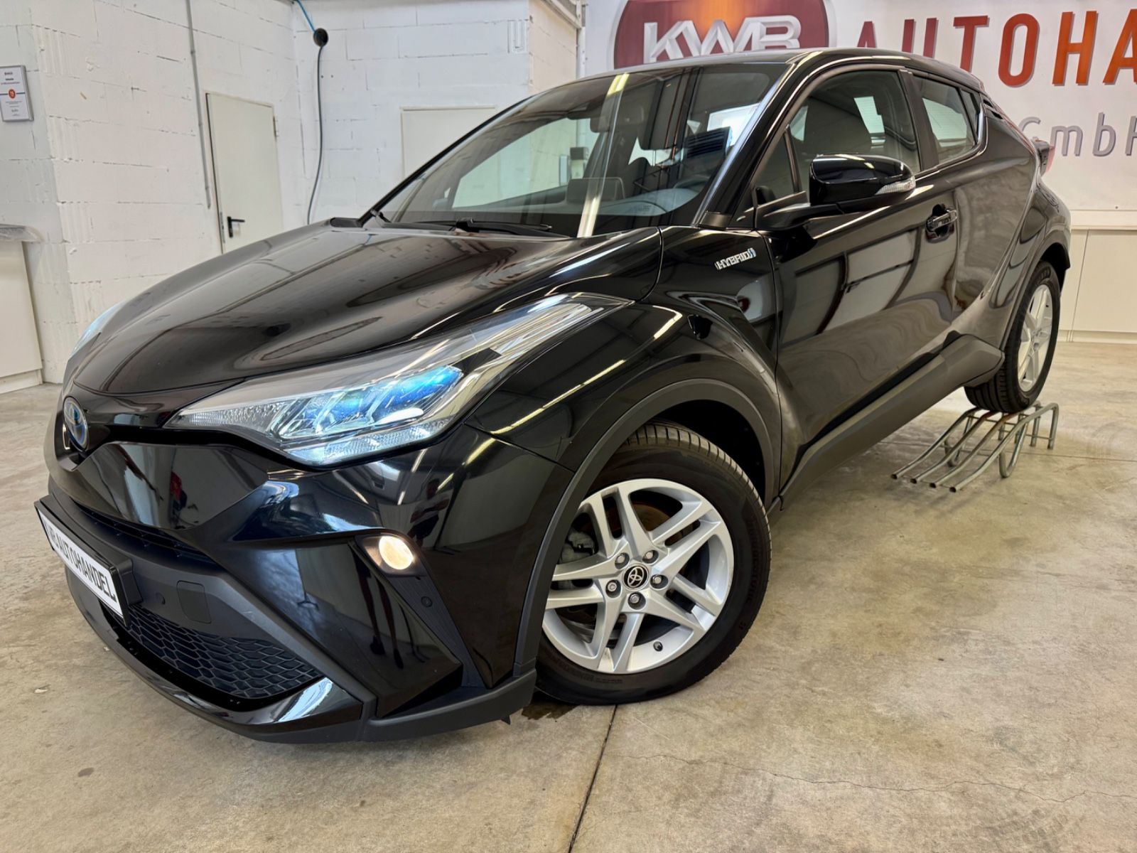 Toyota C-HR 2.0 Hybrid Business Edition - Samsaru's Car Outlet