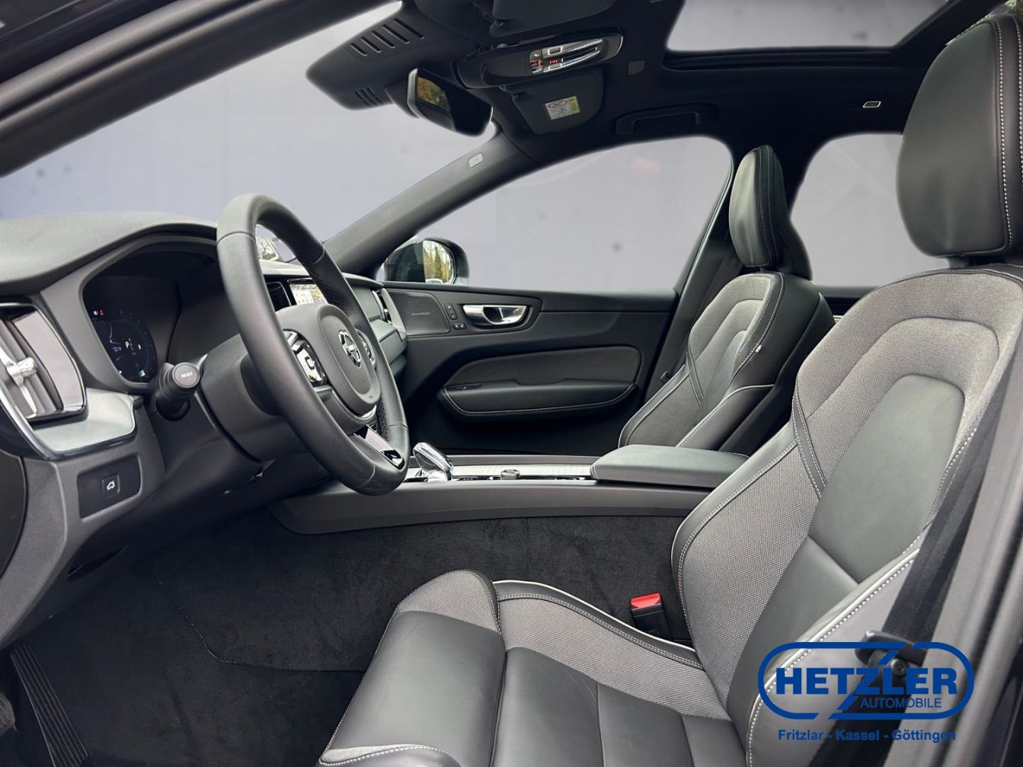 Volvo XC60 Plus Dark AWD B5 Benzin EU6e AHK Leder Digi