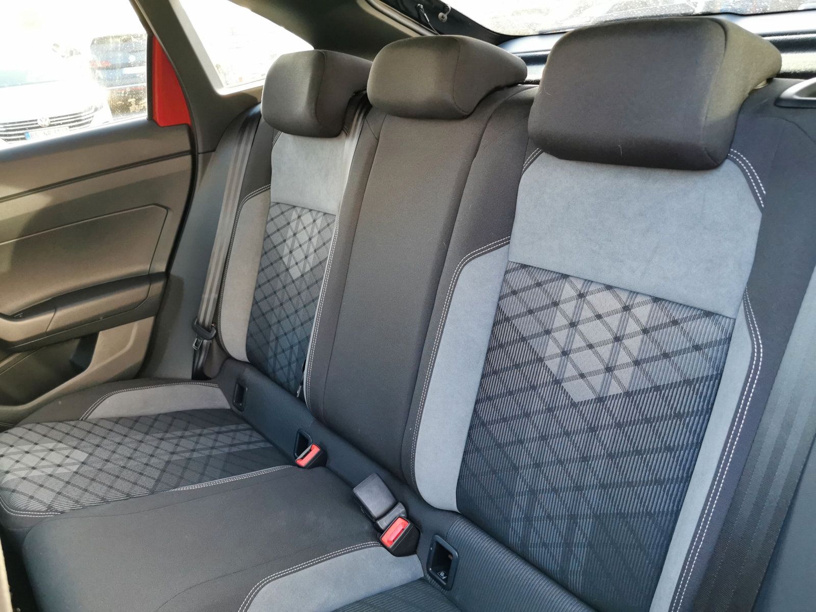 Volkswagen Taigo R-Line 1.0 TSI DSG Black - Samsaru's Car Outlet