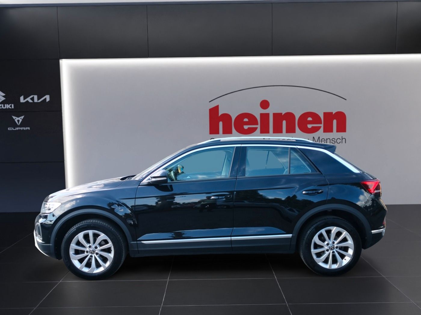 Volkswagen T-Roc 1.5 TSI Style DSG - Samsaru's Car Outlet