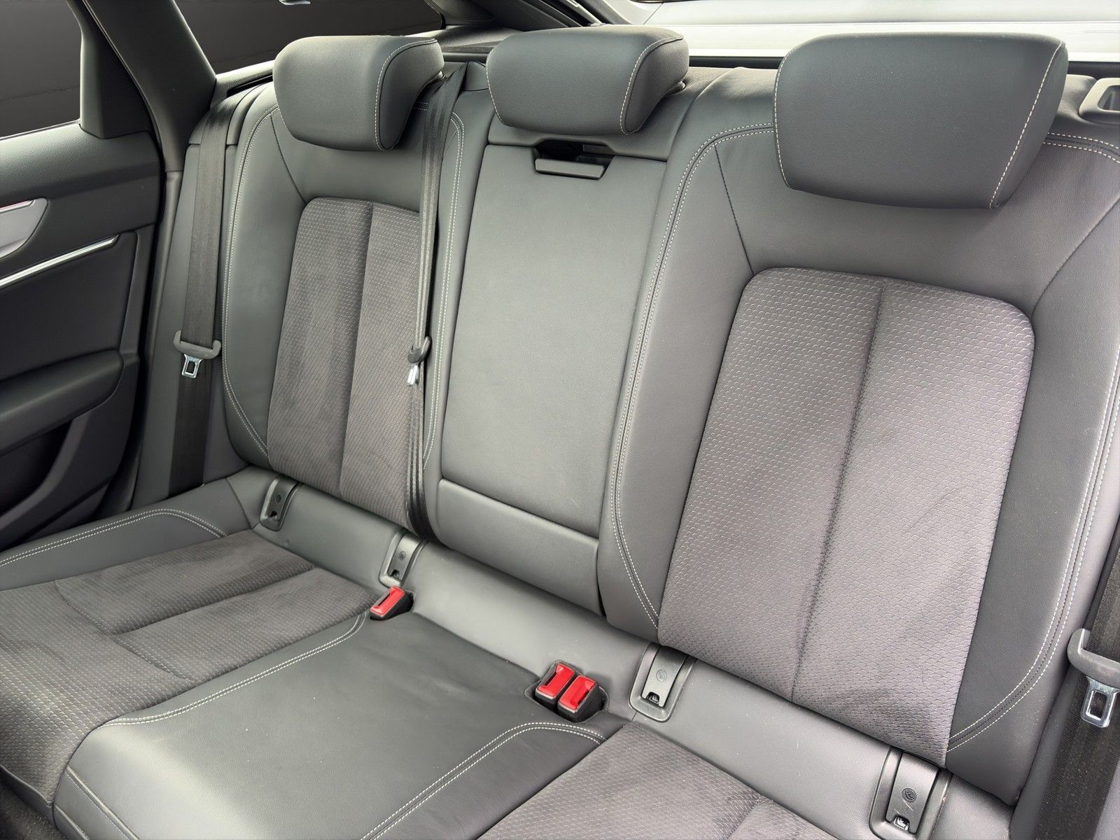 Audi A6 Avant 55 TFSI e q. S line Pano+AHK+Matrix+B&O