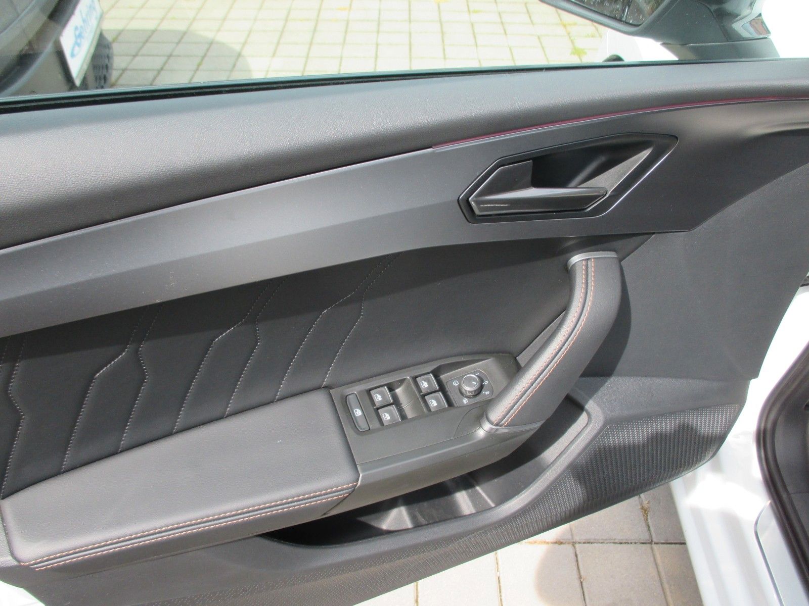 Cupra Leon 1.5 eTSI DSG - Samsaru's Car Outlet