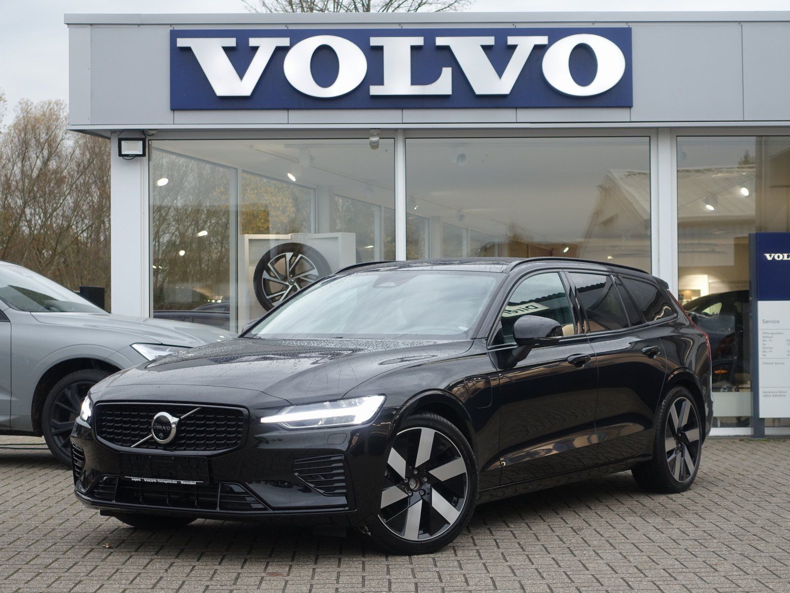 Volvo V60 Plus Dark T6 AWD Plug-in Hybrid AHK/360°/KAM