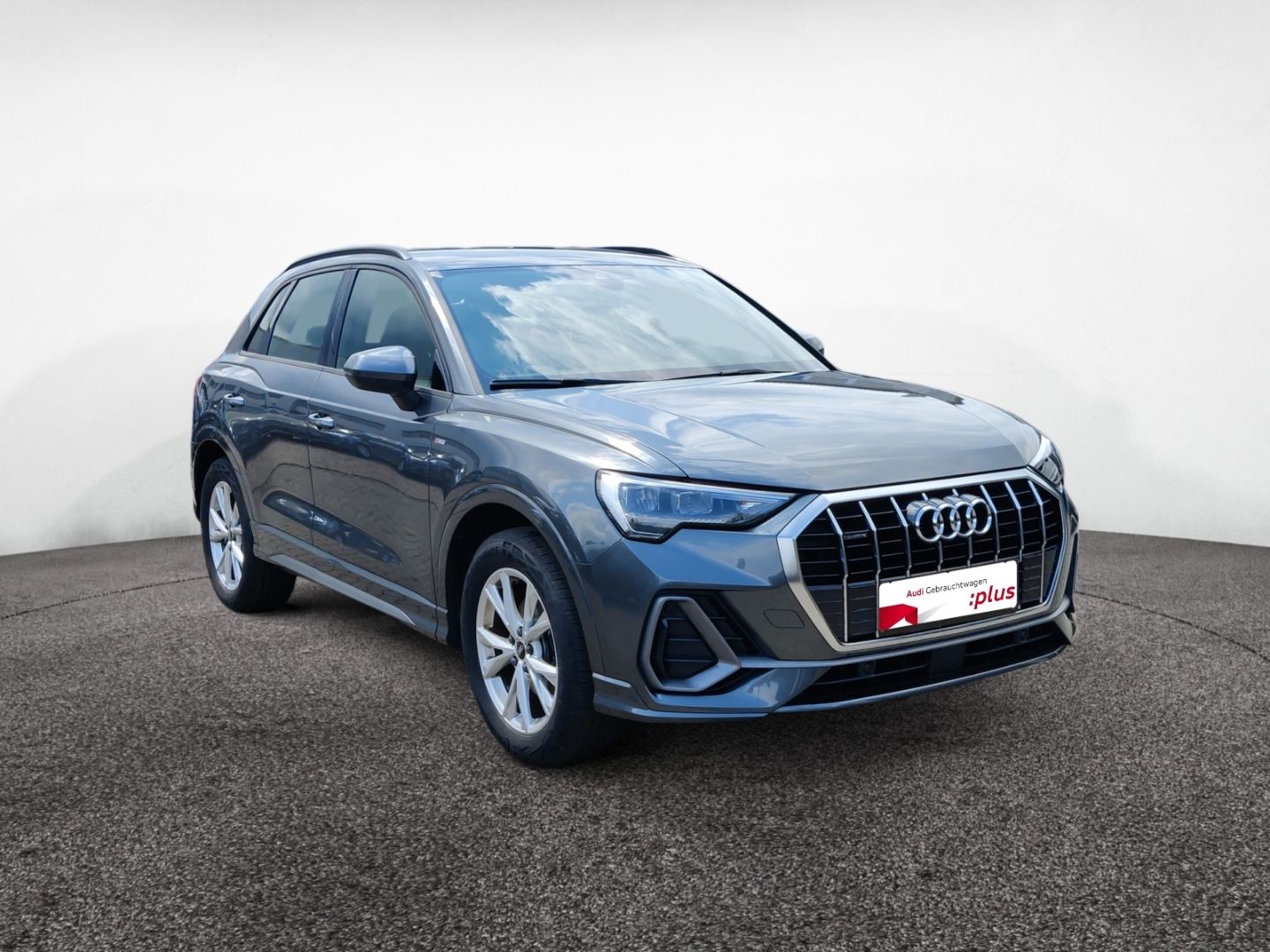Audi Q3 35 TDI S line quattro - Samsaru's Car Outlet