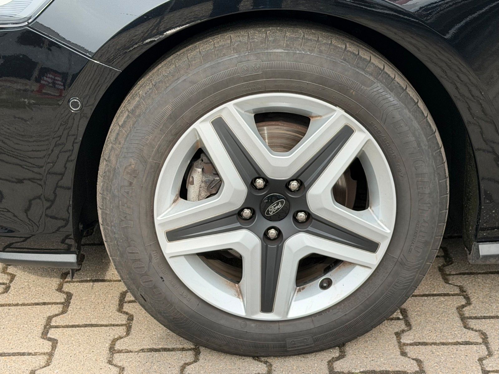 Ford Focus Turnier Cool & Connect*Autom*LED*AHK*Face