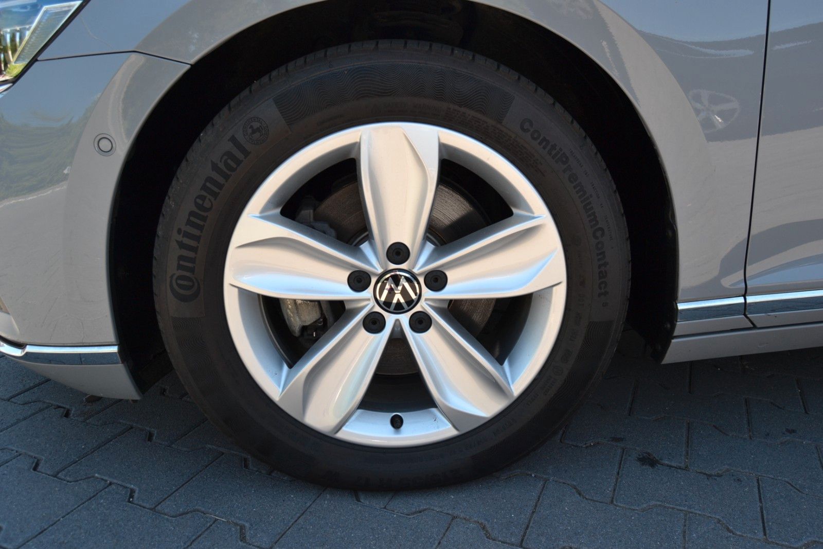 Volkswagen Passat TDI 200 PS AHK Matrix ab 5,49% Finz!