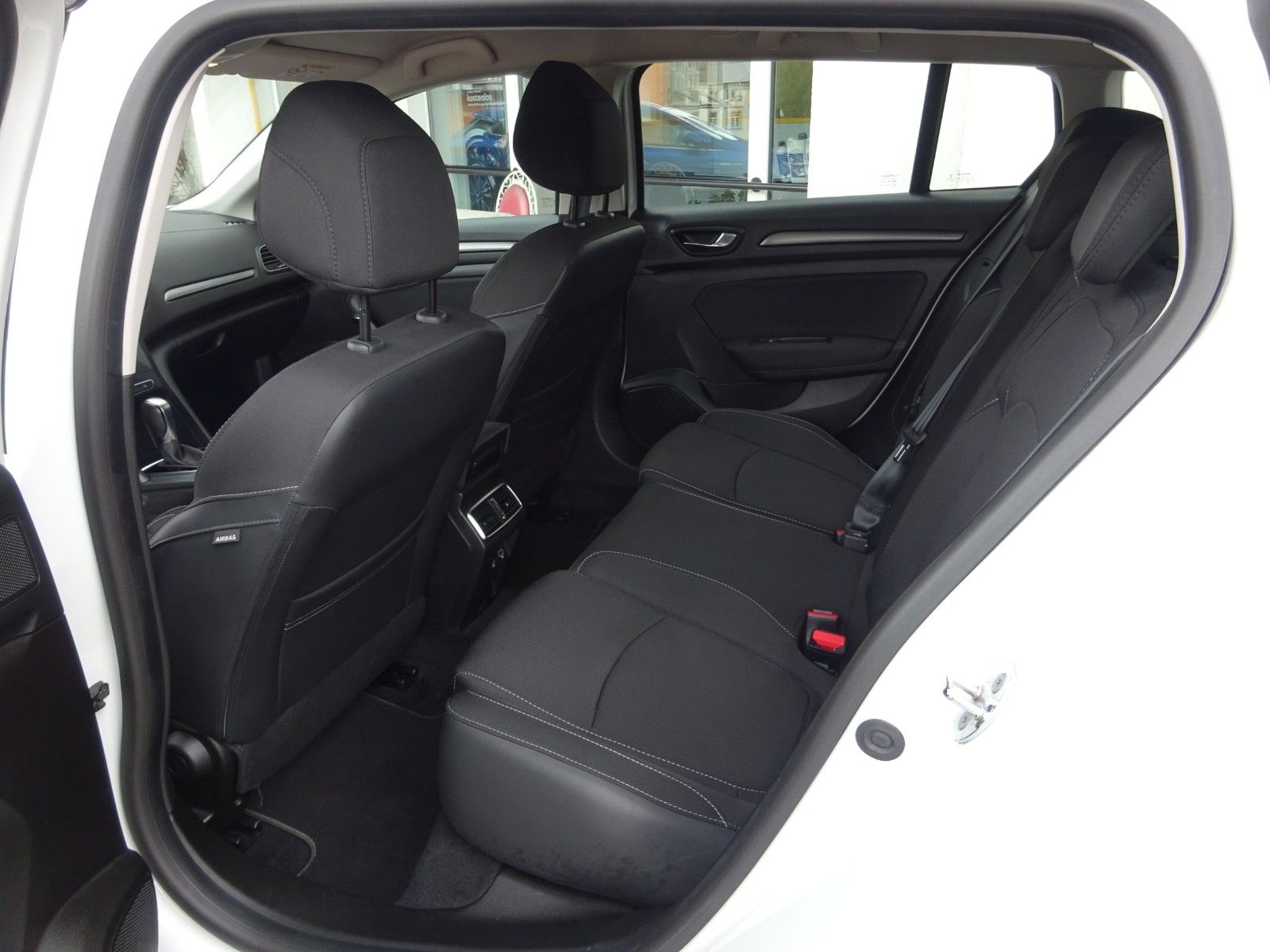 Renault Megane Grandtour Zen E-Tech Plug-in Hybrid - Samsaru's Car Outlet