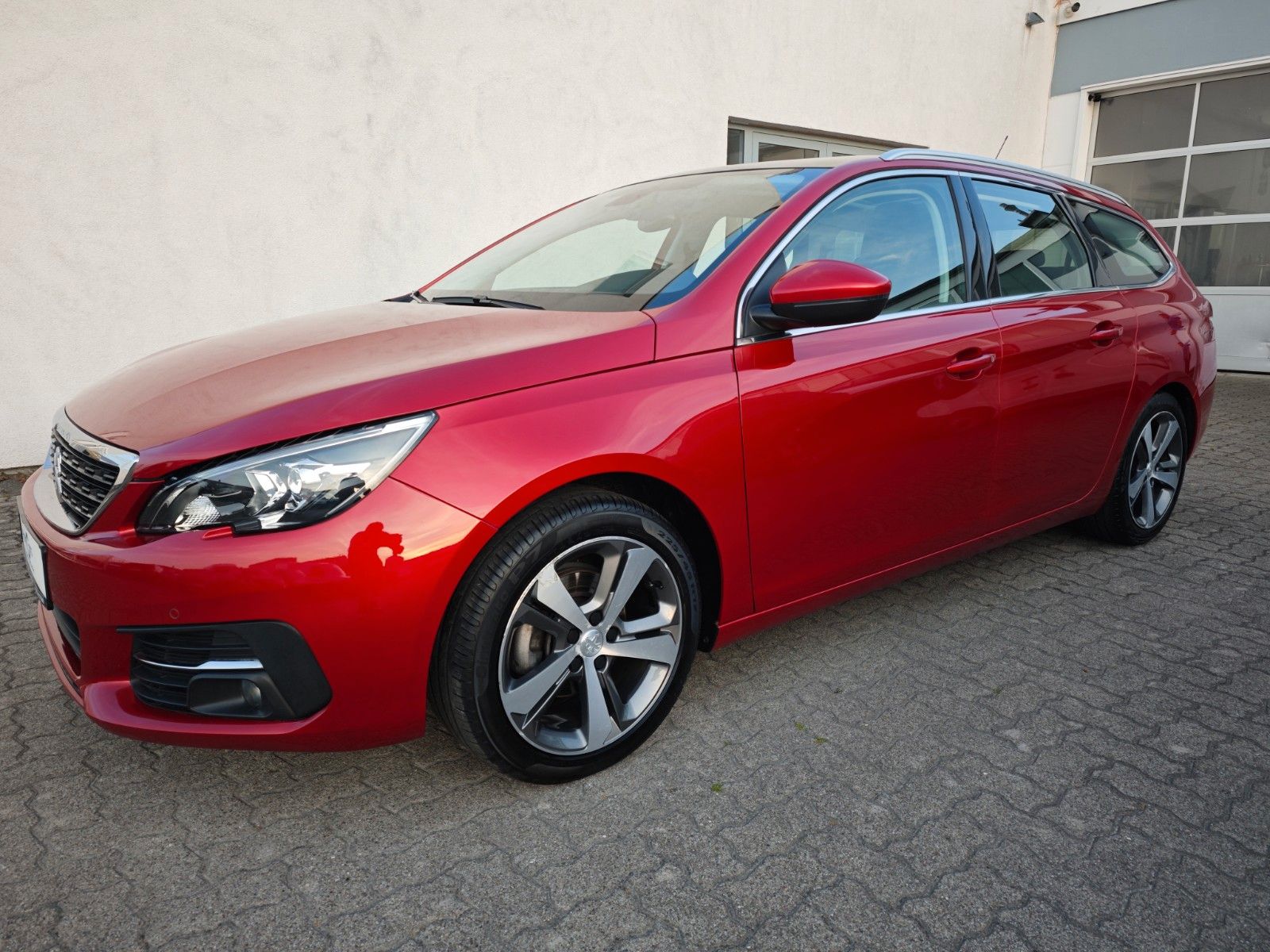 Peugeot 308 BlueHDi 130 EAT6 Allure - Samsaru's Car Outlet