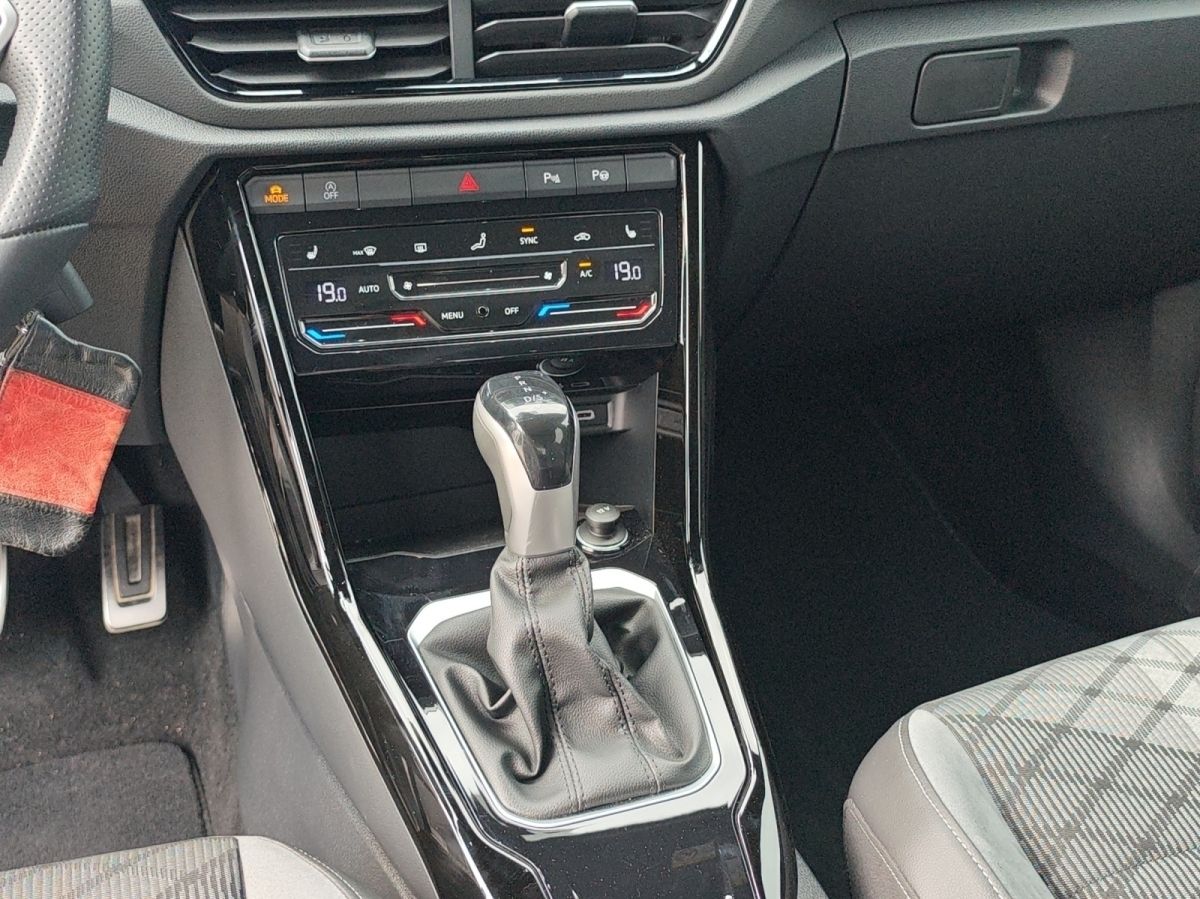 Volkswagen T-Roc 1.5 TSI DSG R-Line Black - Samsaru's Car Outlet