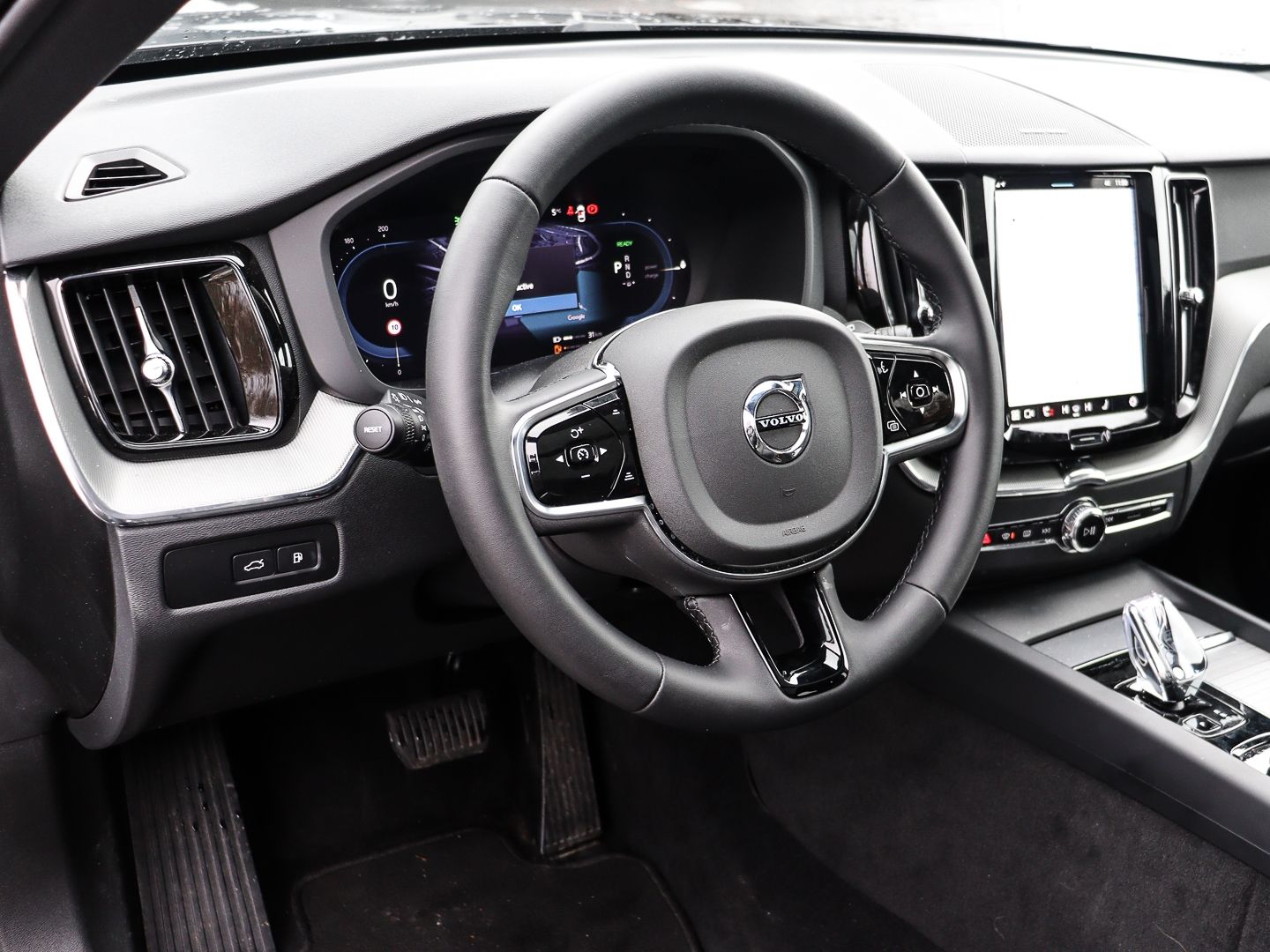 Volvo XC60 Plus Black Edition Recharge Plug-In Hybrid