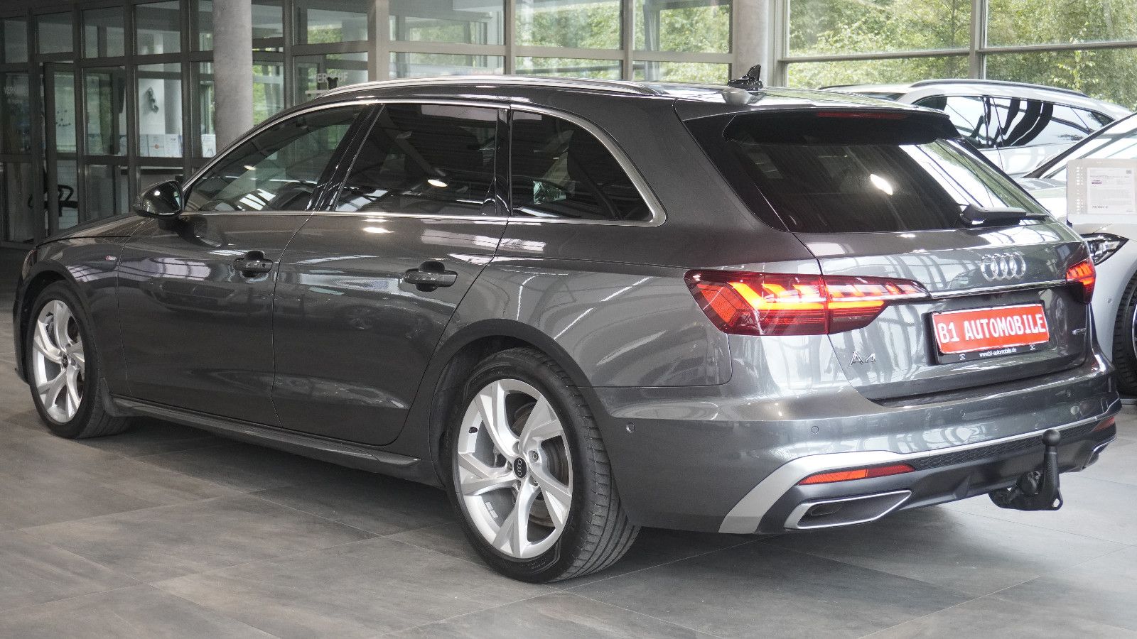 Audi A4 Avant 40 TFSI quattro S line - Samsaru's Car Outlet