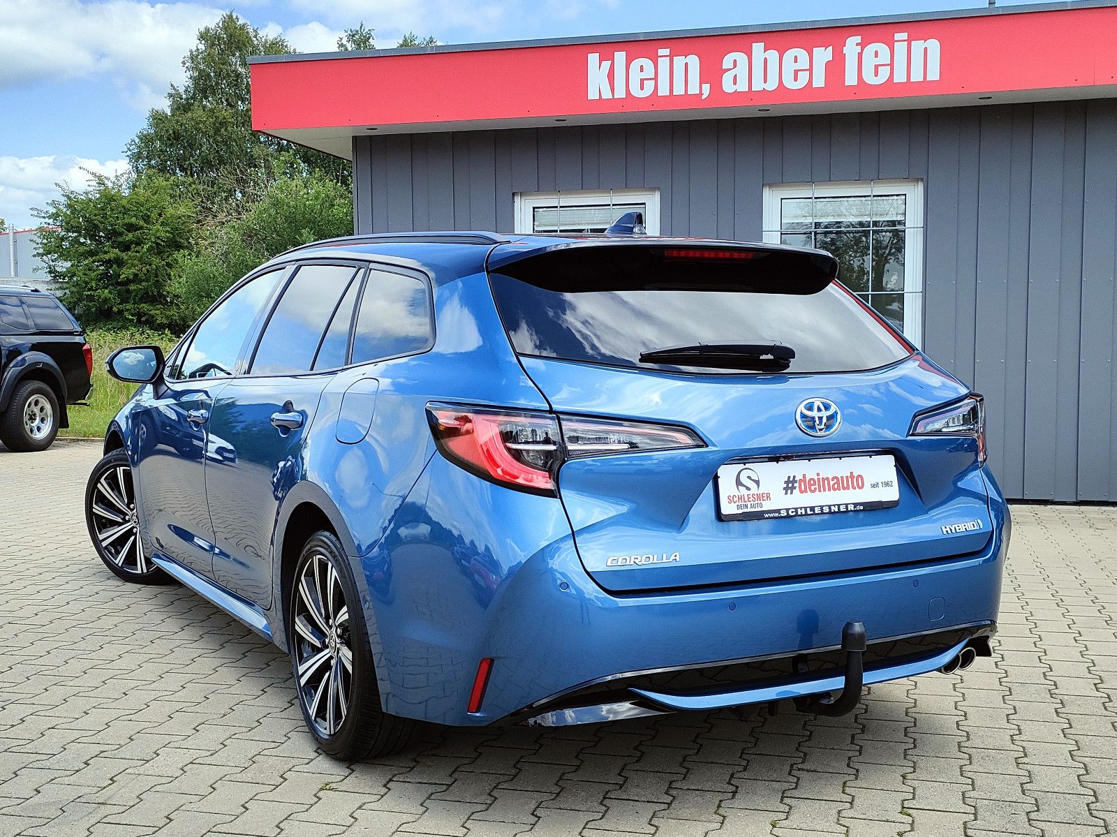 Toyota Corolla Touring Sports 2.0 Team - Samsaru's Car Outlet