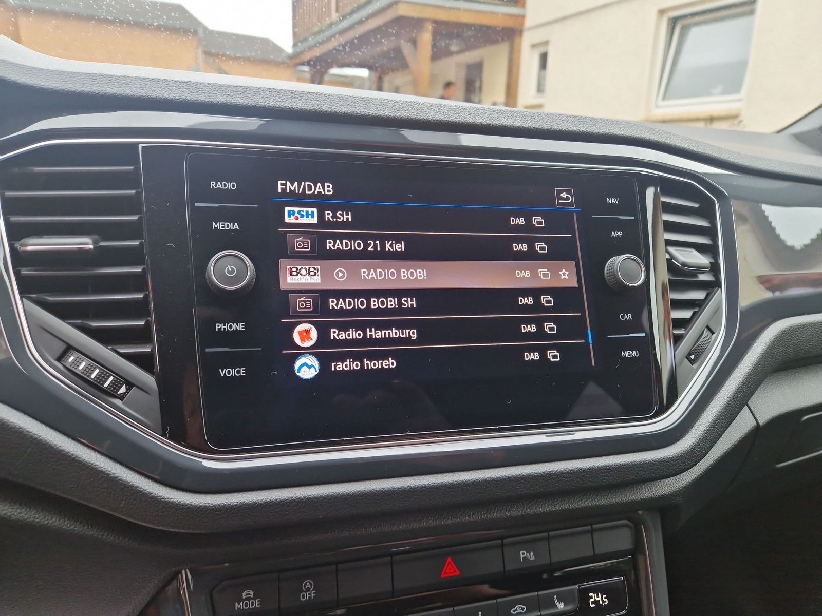 Volkswagen T-Roc Sport - Samsaru's Car Outlet