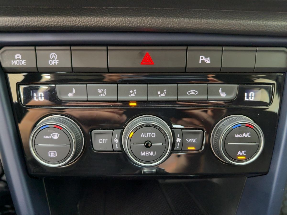 Volkswagen T-Roc 1.5 TSI DSG United - Samsaru's Car Outlet