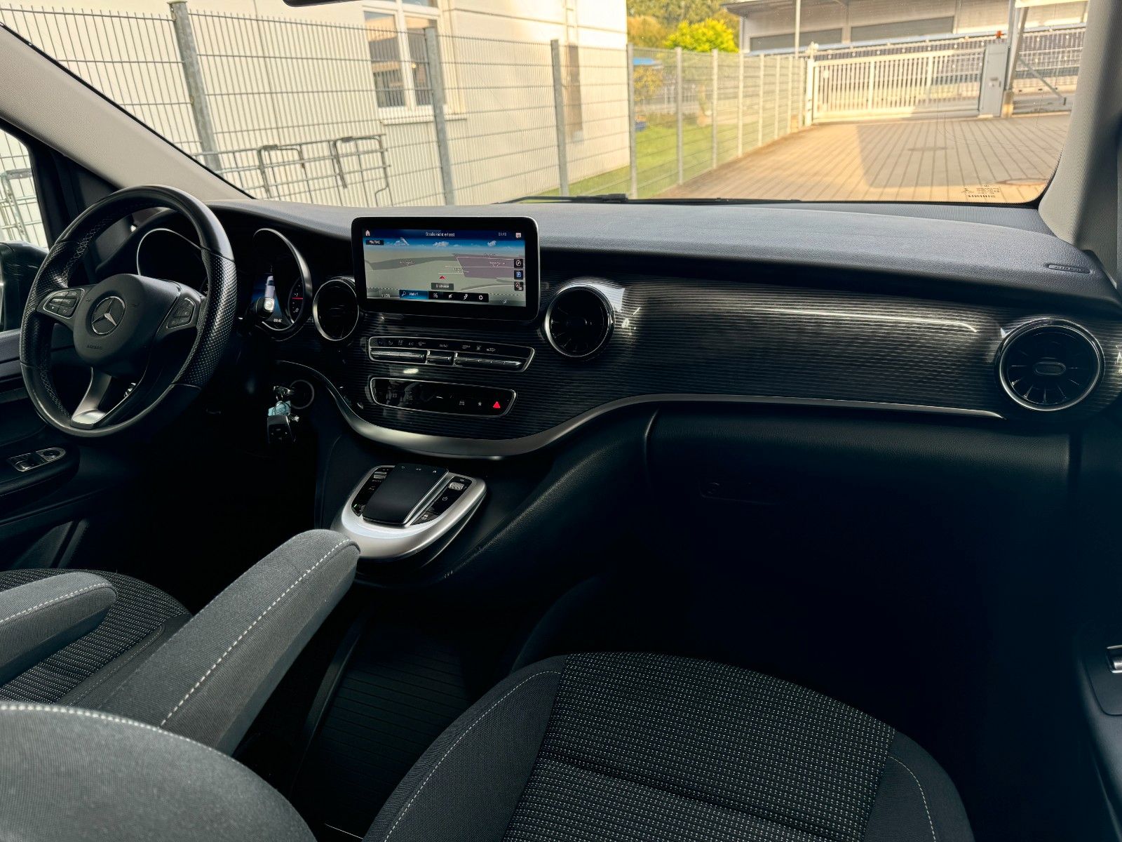 Mercedes-Benz V250 Lang 4Matic - Samsaru's Car Outlet