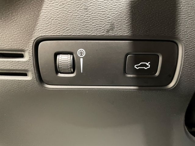 Volvo XC40 T3 Momentum Pro Automatik LED Navi Pano PDC
