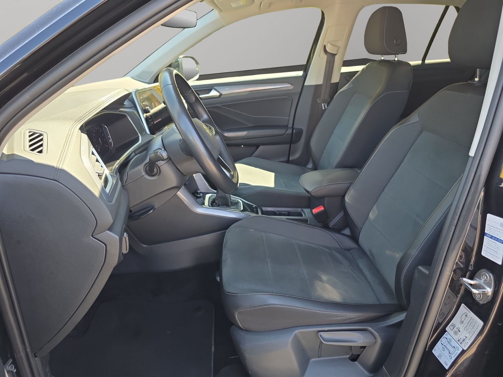 Volkswagen T-Roc 2.0 TDI Style - Samsaru's Car Outlet
