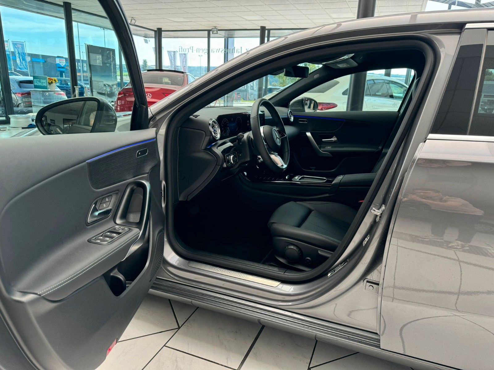 Mercedes-Benz A200 Progressive Advanced Plus - Samsaru's Car Outlet