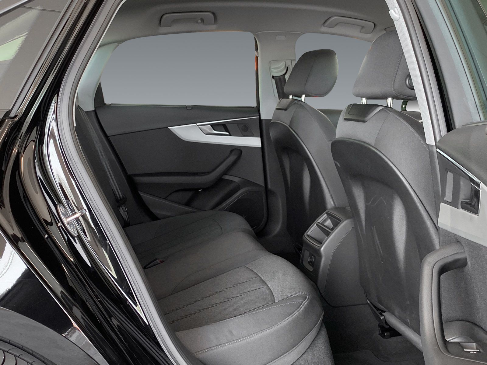 Audi A4 Limousine 35 TDI S tronic - Samsaru's Car Outlet