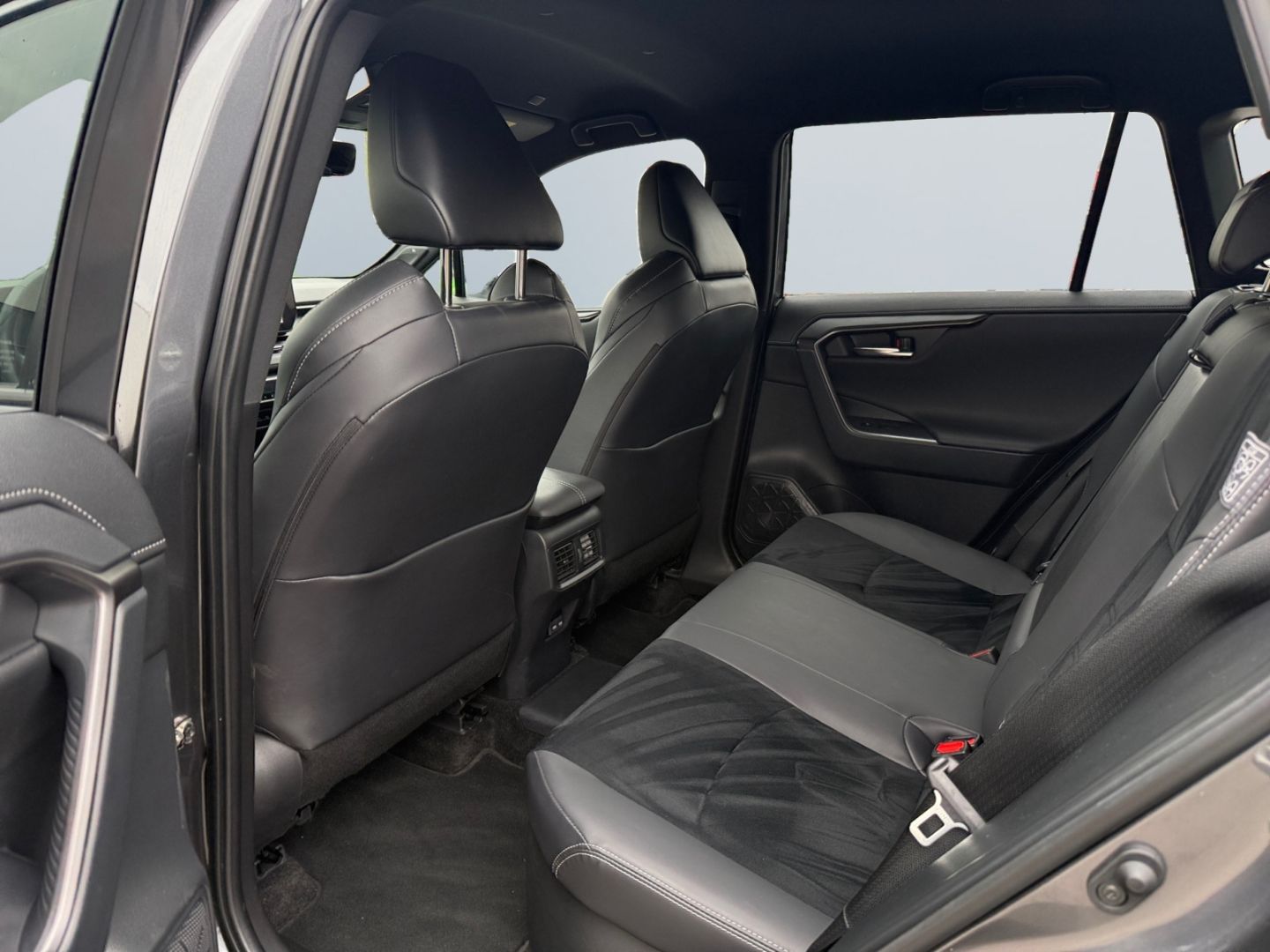 Toyota RAV 4 Plug-in-Hybrid GR SPORT - Samsaru's Car Outlet