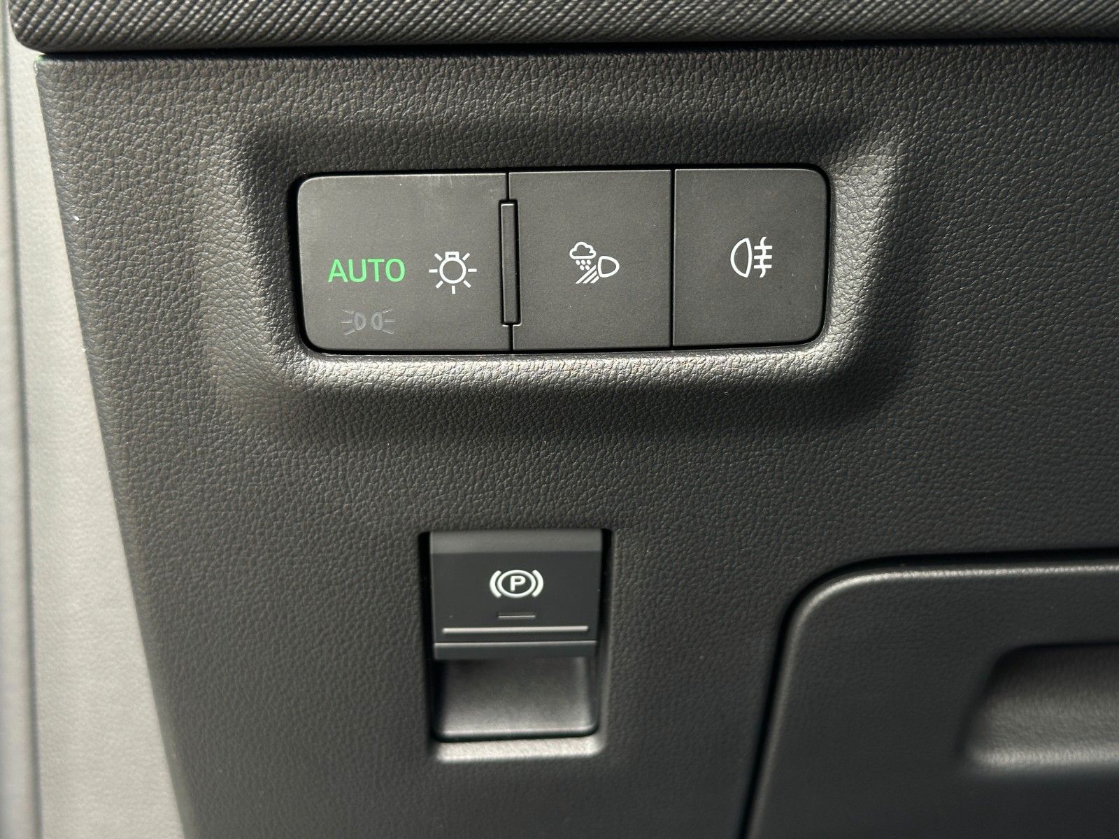 Skoda Sportline 4x4 NAVI STHZ CANTON DCC+ eHK LM20"AHK