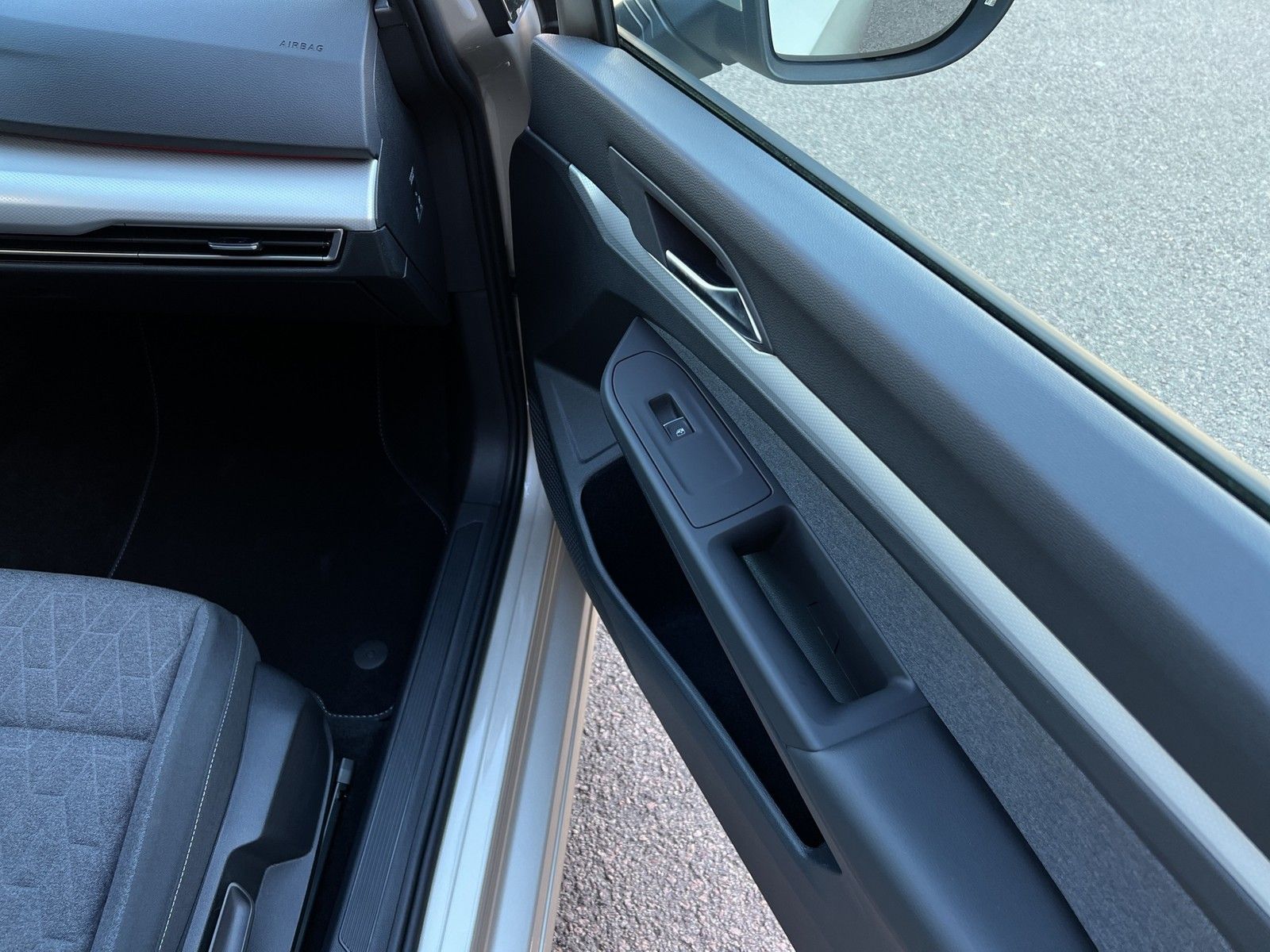 Volkswagen Golf VIII 1.5 eTSI Move DSG - Samsaru's Car Outlet