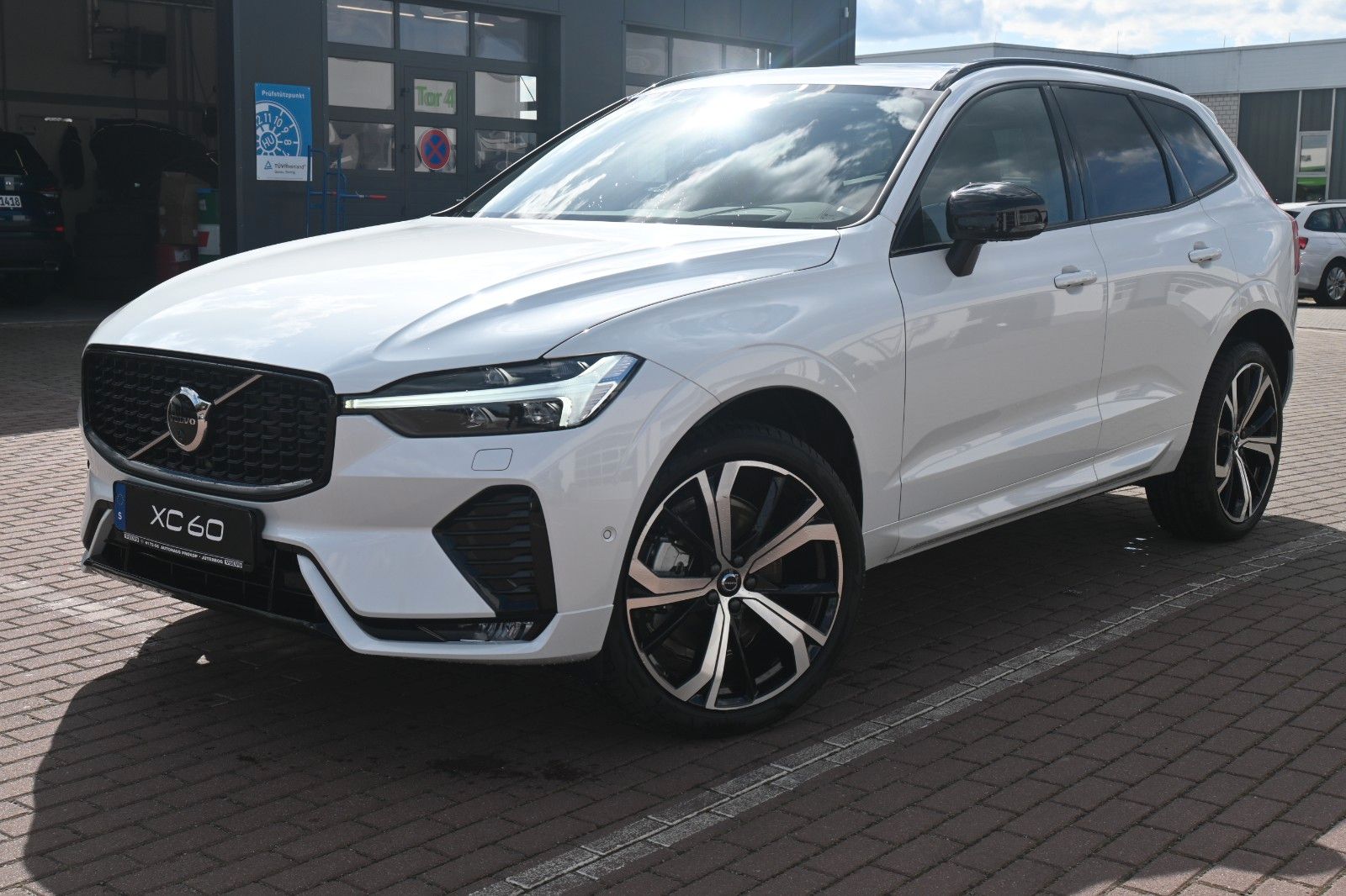 Volvo XC60 B4 D AWD Ultimate Dark*STDHZG*360°*LUFT*ACC