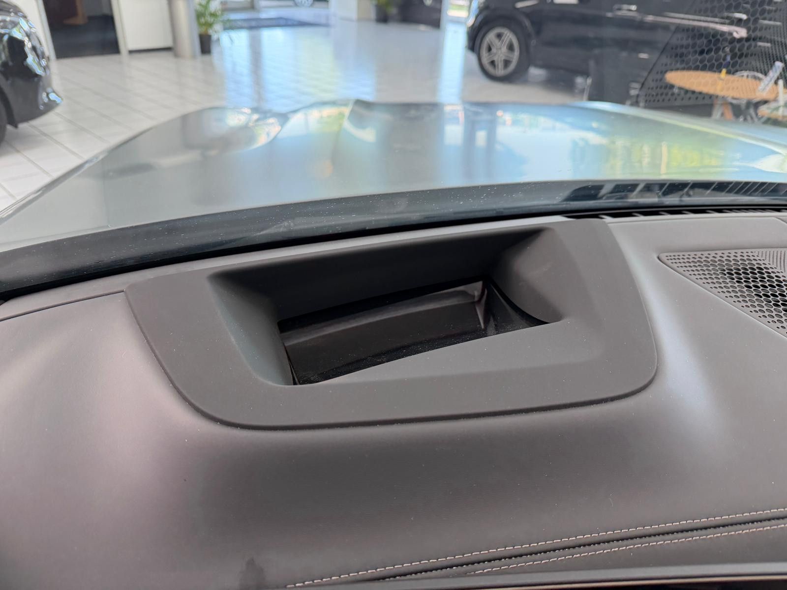 BMW X7 M60 i*PANO-SKY*B&W*HUD*KRISTALL*6-SITZ*360°