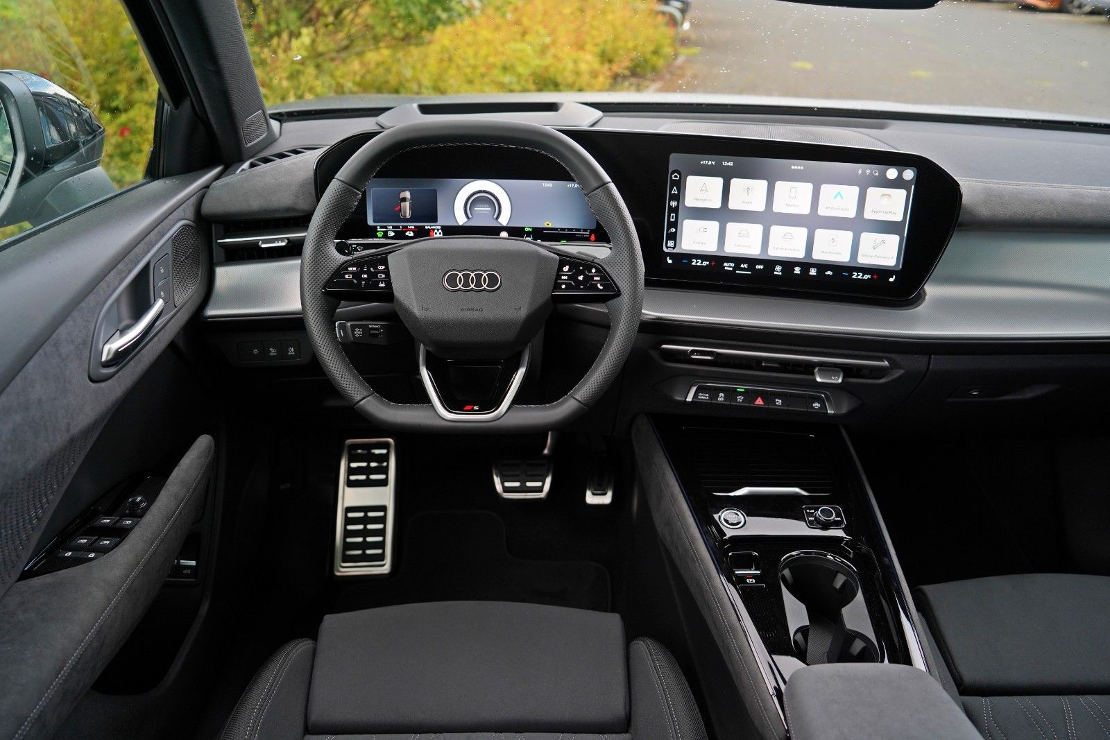 Audi Q3 SUV e-hybrid AHK S-LINE PANO TECH PRO MATRIX