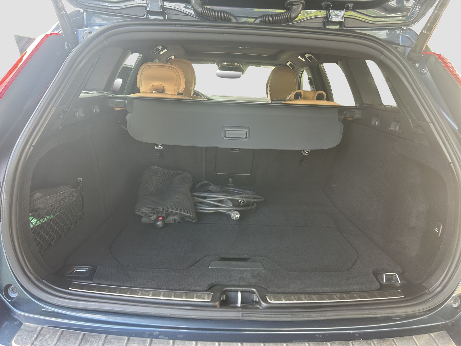 Volvo V60 T8 Plus Bright Recharge LED