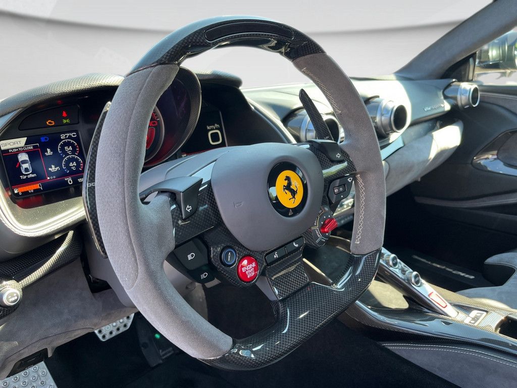 Ferrari 812 Superfast - Samsaru's Car Outlet