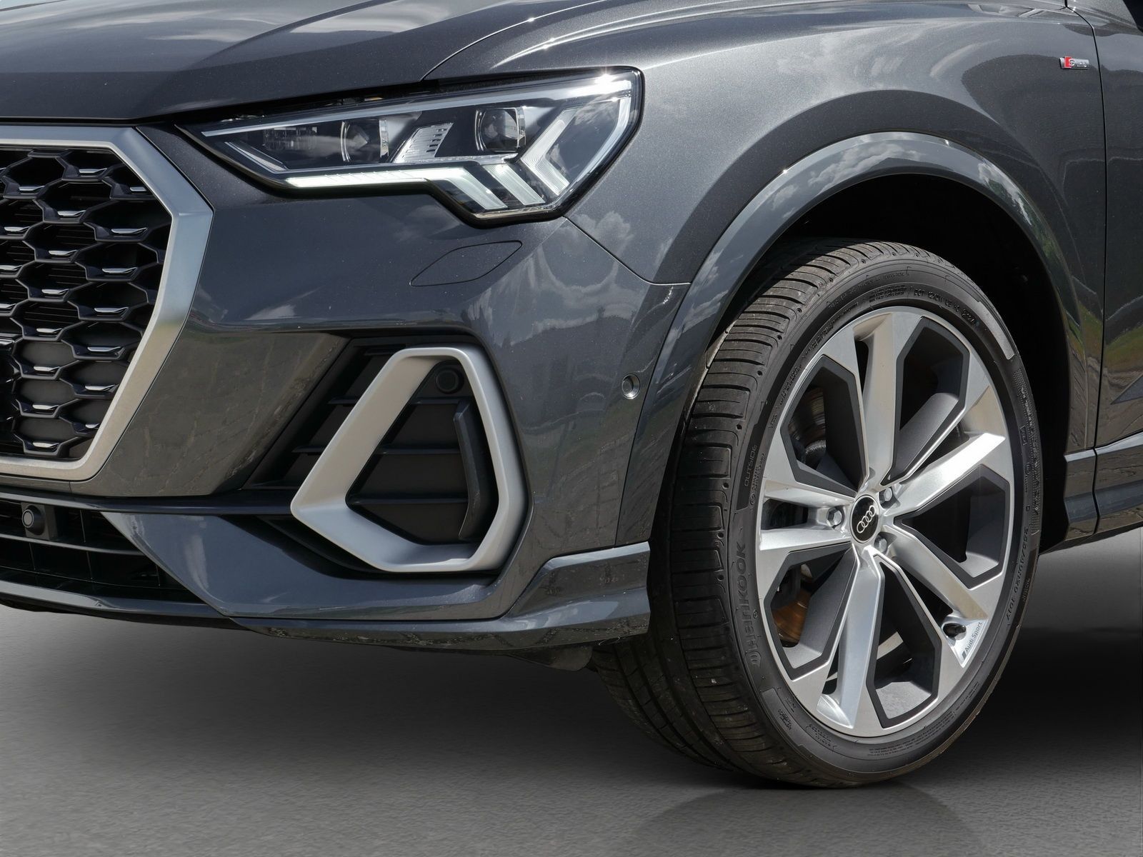 Audi Q3 Sportback 45 TFSI quattro S line - Samsaru's Car Outlet