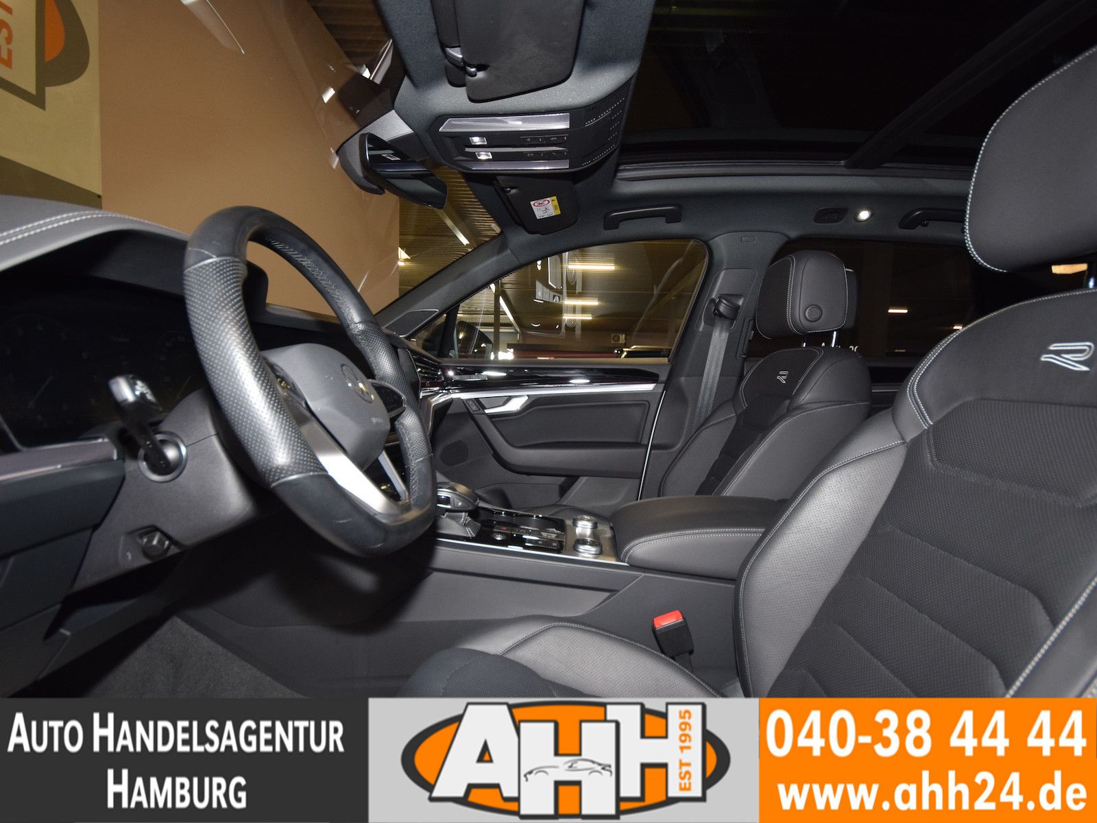 Volkswagen Touareg 3.0 TSI 4M R-LINE - Samsaru's Car Outlet