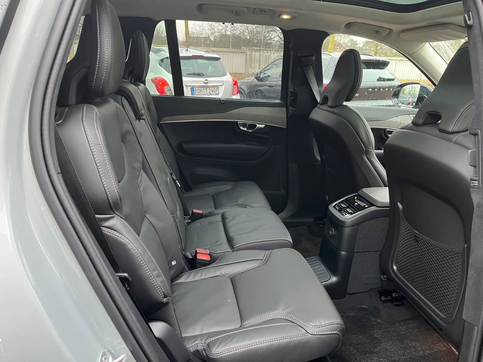 Volvo XC90 T8 Ultra Dark Plug-In AWD - Samsaru's Car Outlet