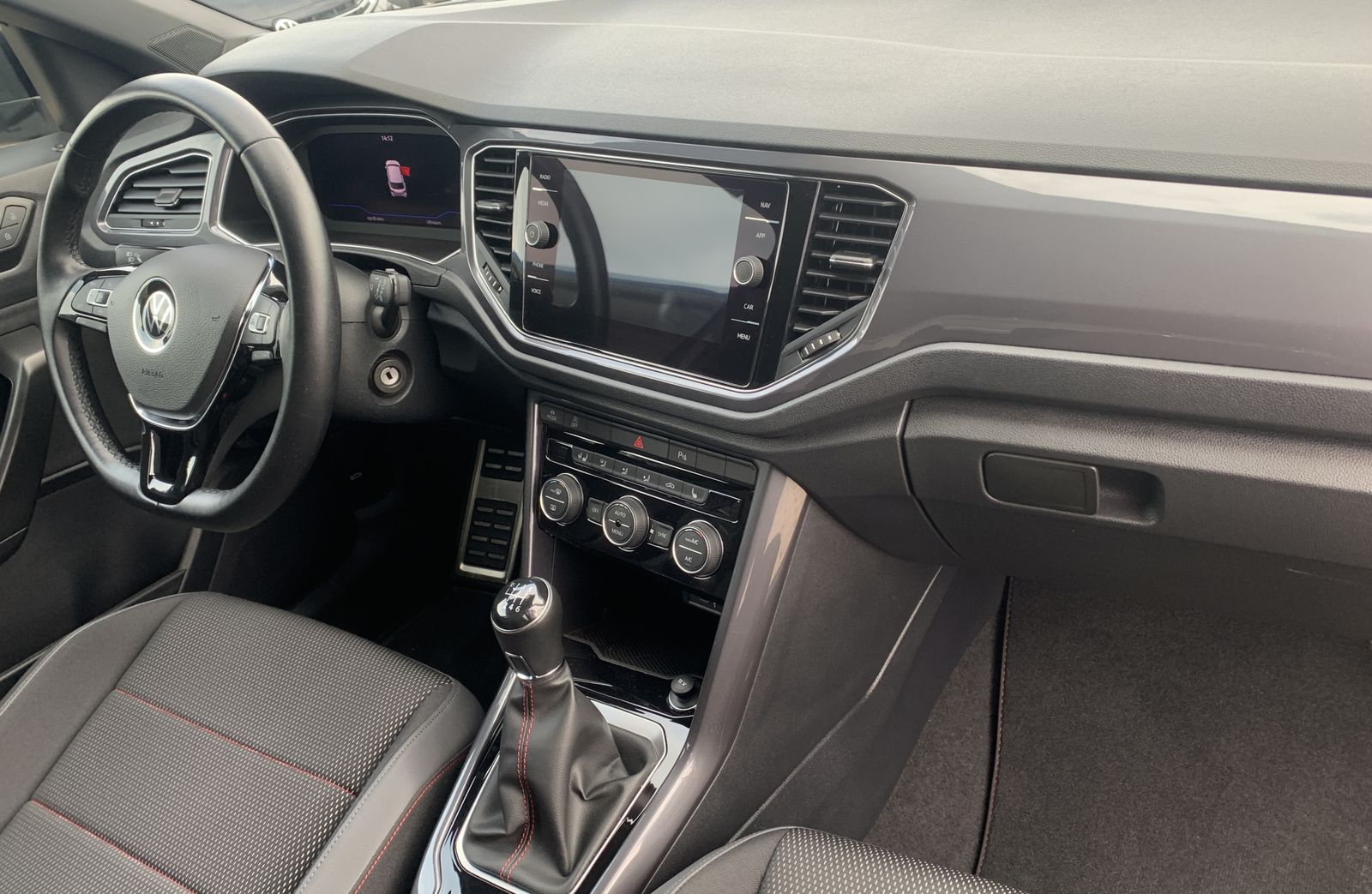 Volkswagen T-Roc 1.5 TSI Sport - Samsaru's Car Outlet
