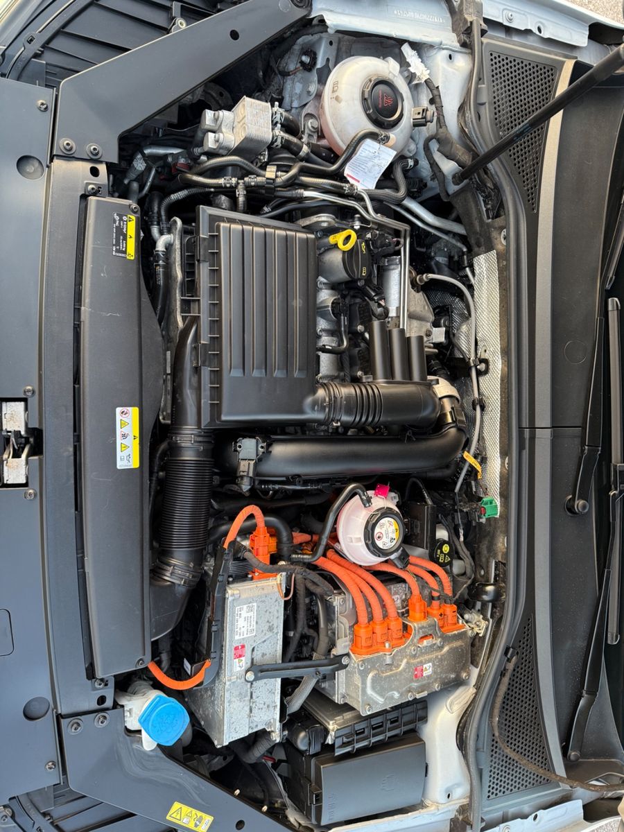 Volkswagen Passat Variant GTE Business - Samsaru's Car Outlet
