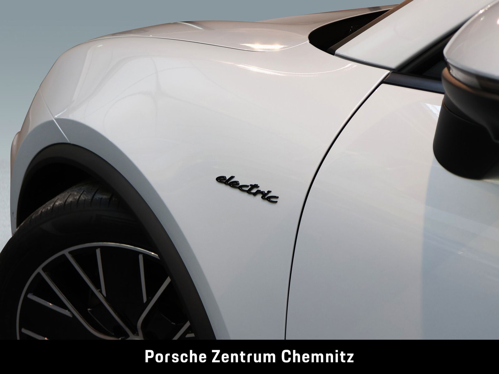 Porsche Macan 4 Electric BEV!;Pano;Luft;BOSE