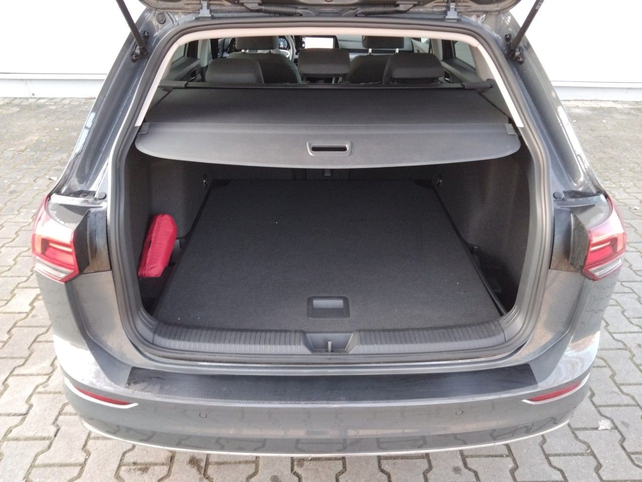 Volkswagen Golf VIII Variant eTSI DSG - Samsaru's Car Outlet
