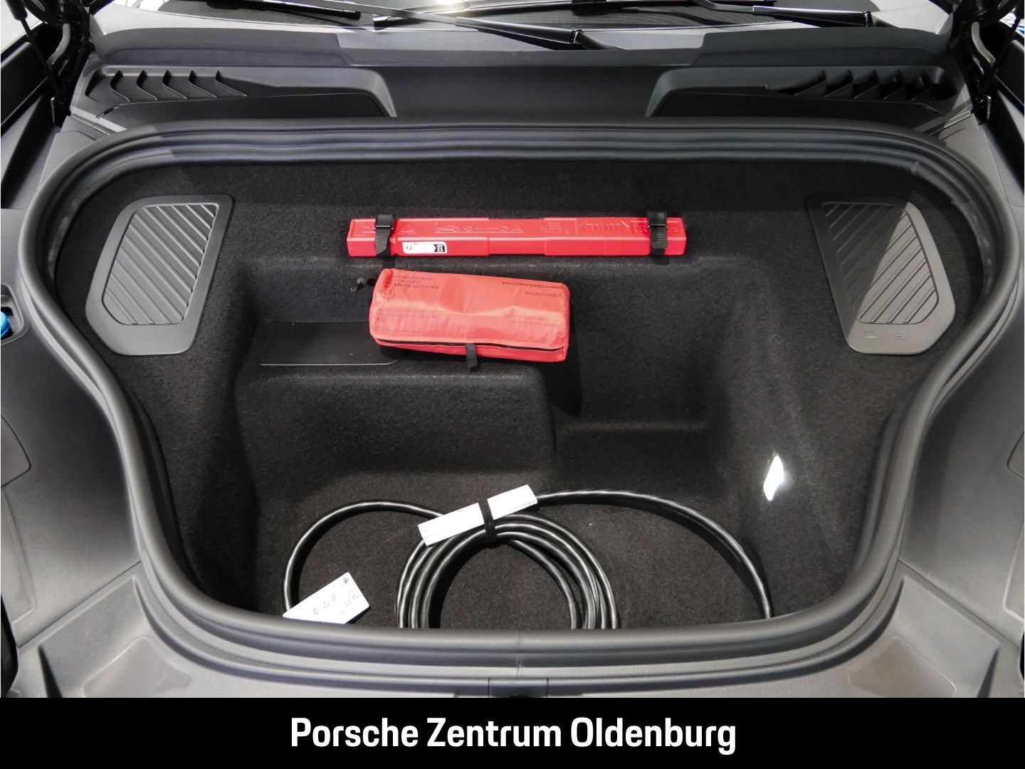 Porsche Macan Electric 4 Luftfed AHK BOSE Pano Matrix LE