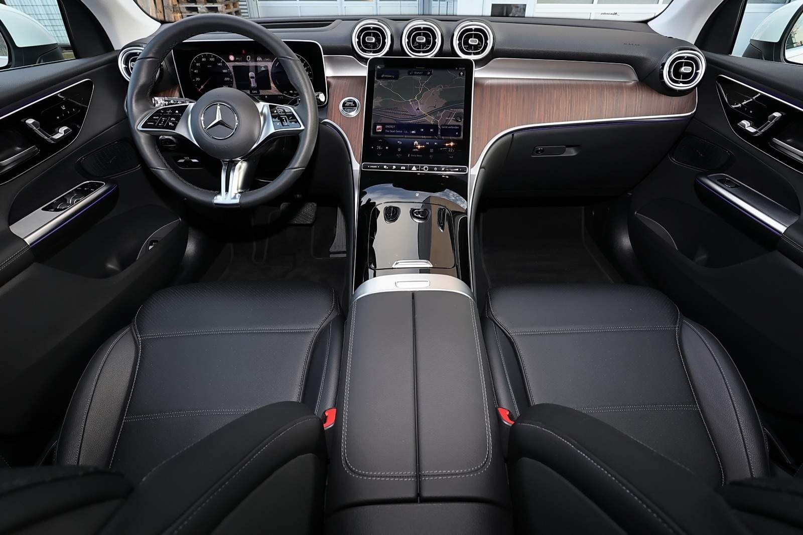 Mercedes-Benz GLC 300 e 4M AHK+PANO+DISTR+MEMORY+360°+LED+18"