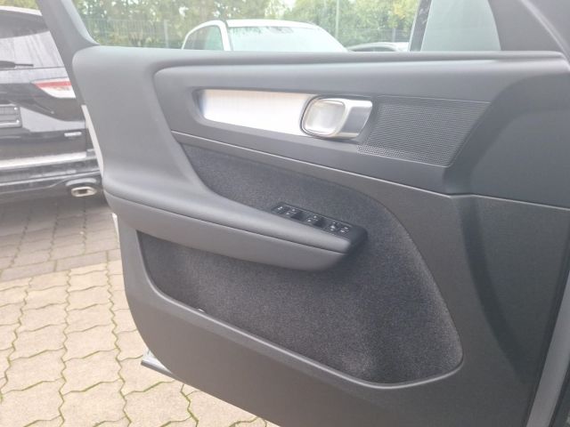 Volvo XC40 2WD Core *AHK Schwenkbar* Rückfahrkamera* G