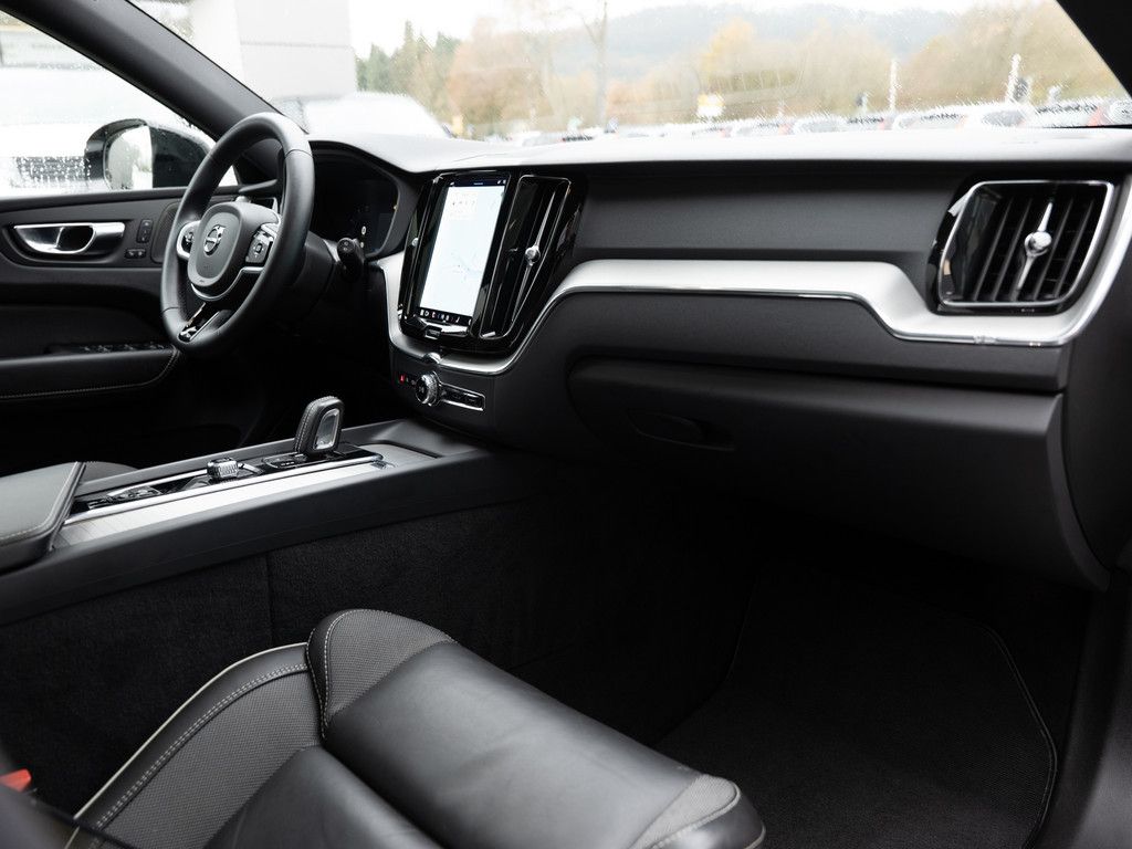 Volvo XC60 B4 R-Design AWD H/K AHK HUD FACEL. LED PANO