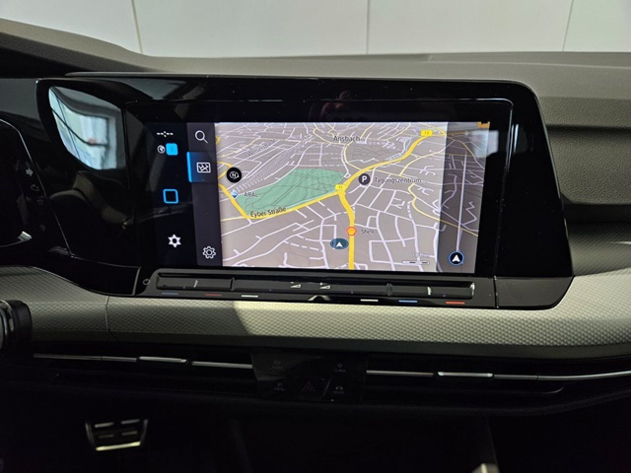 Volkswagen Golf 1.5 eTSI Move - Samsaru's Car Outlet