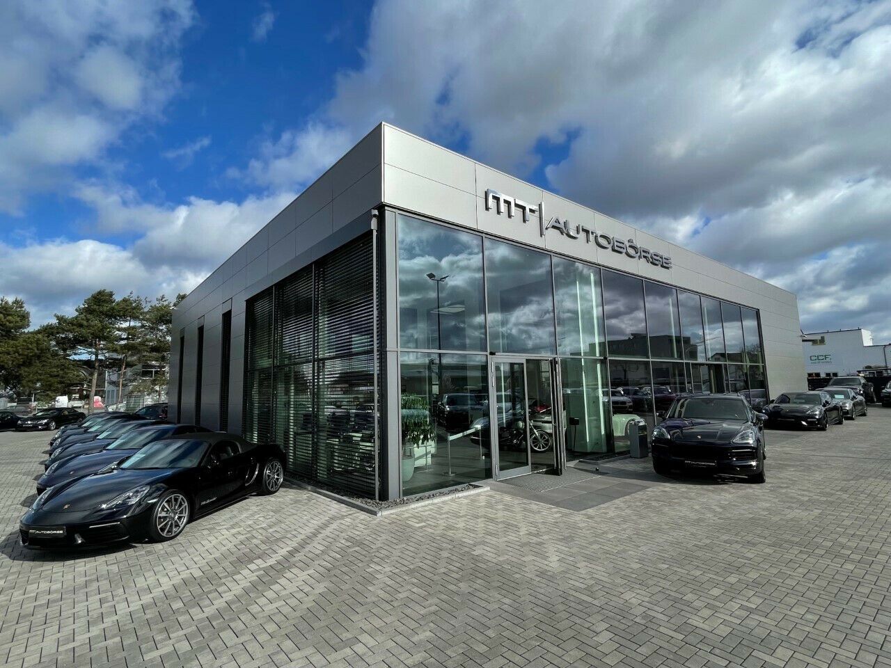 Volkswagen T-ROC 1.5 TSI ACT * SPORT * - Samsaru's Car Outlet
