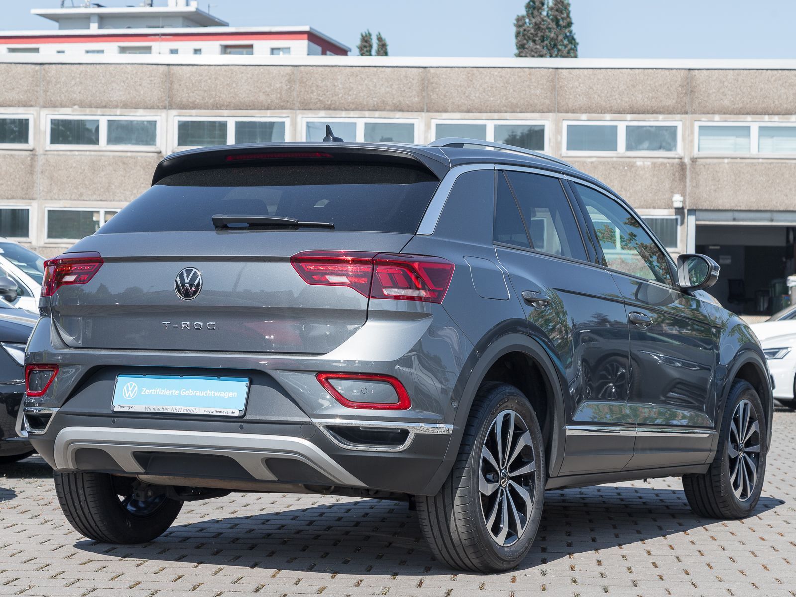 Volkswagen T-Roc 2.0 TDI STYLE - Samsaru's Car Outlet